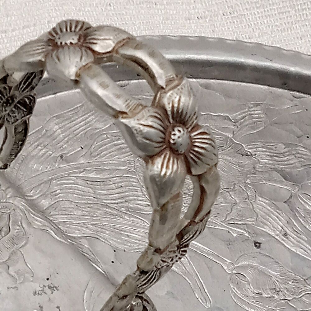Hammered Aluminum Divided Tulip Pattern Tray Floral Handle Rodney Kent 462